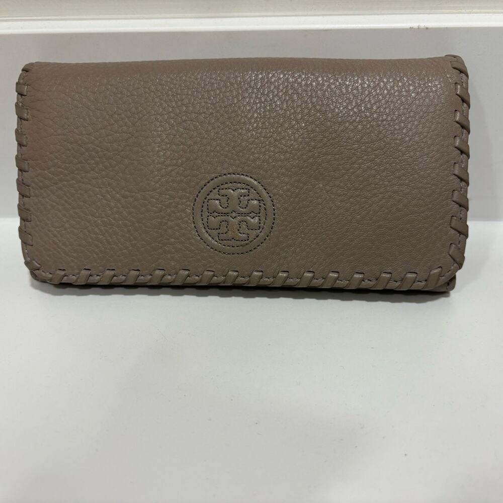 Tory Burch Taupe Soft Pebble Leather Wallet With Whipstitch Trim 7.5 x 4 x 1